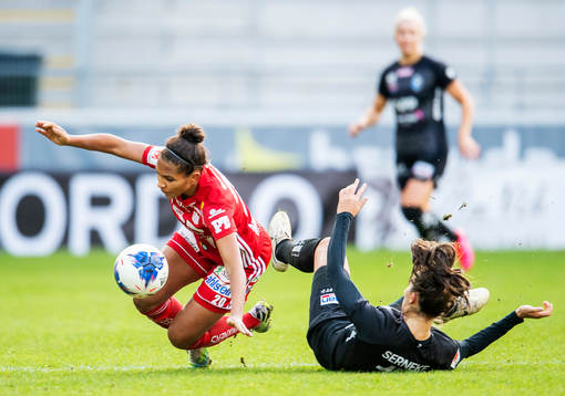 Piteås Madelen Janogy och Växjös Nellie Karlsson