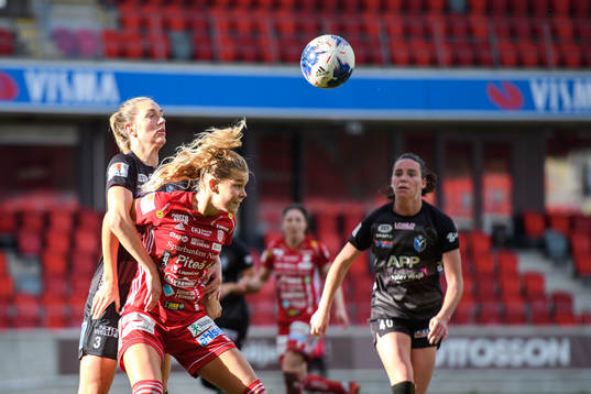 Piteås Nina Jakobsson och Växjös Jennie Nordin