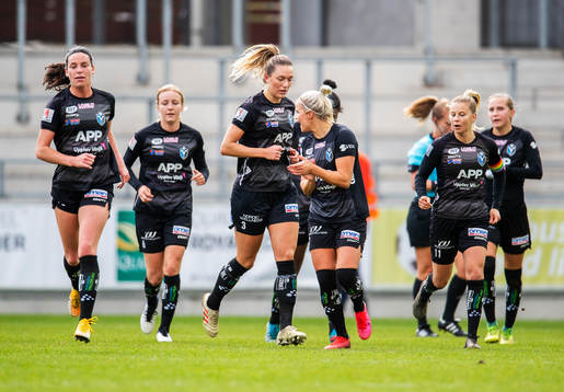 Växjös spelare jublar efter Ini-Abasi Umotongs 1-0