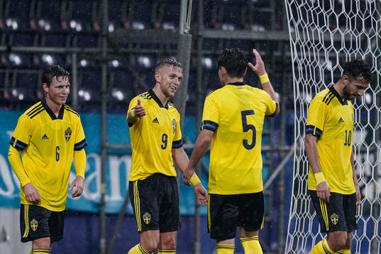 Jesper Karlsson of Sweden celebrates after the 3-0 goal with Max Svensson , Eric Kahl and Daleho Irandust