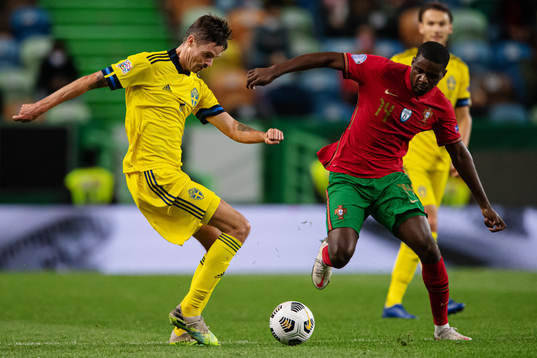 Mikael Lustig of Sweden and William Carvalho of Portugal
