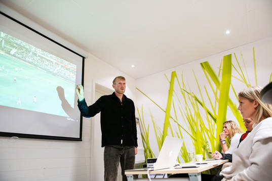 Fotbollsspelaren och egenföretagaren Carl Elfgren Nyström