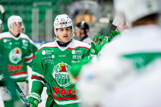 Rögles Melker Eriksson jublar