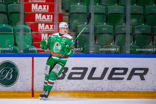 Rögles Melker Eriksson  jublar