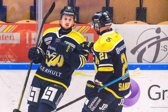 s Christoffer Törngren jublar