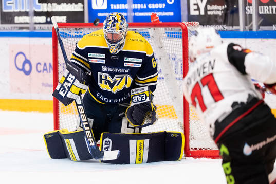s målvakt Hugo Alnefelt räddar skott från Malmö
