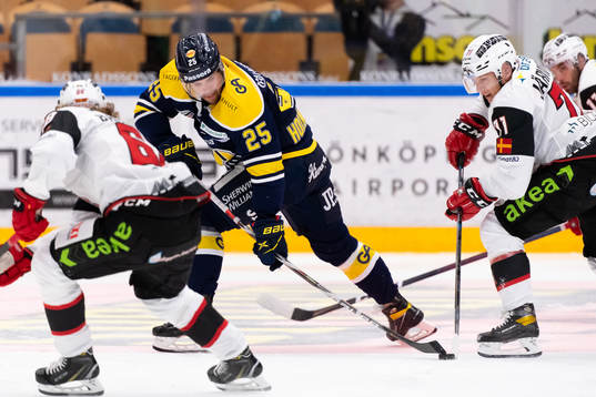 s Axel Holmström och Malmö Redhawks Jan-Mikael Järvinen