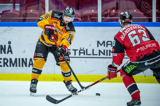 Luleås Niklas Olausson mot Malmö Redhawks Fredrik