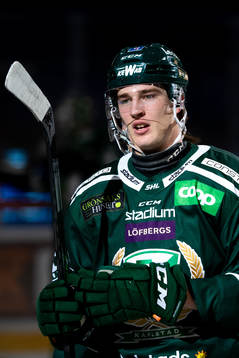 Färjestads Oskar Bäck jublar