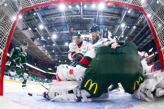 Färjestads Carl Jakobsson, Frölundas Filip Johansson och