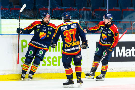 Djurgårdens Jacob Josefson jublar med Jesper Pettersson