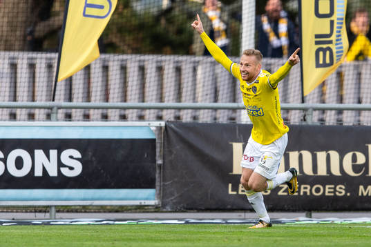 Falkenbergs Tobias Englund jublar