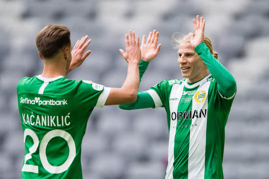 Hammarbys Alexander Kacaniklic jublar tillsammans med Gustav Ludwigson som gjort 3-0 för Hammarby