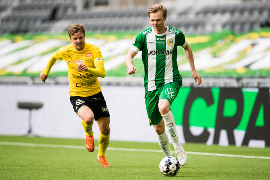 Mjällbys Max Watson jagar Hammarbys Tim Söderström