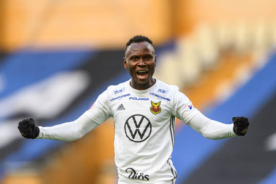 Östersunds Sam Mensiro jublar