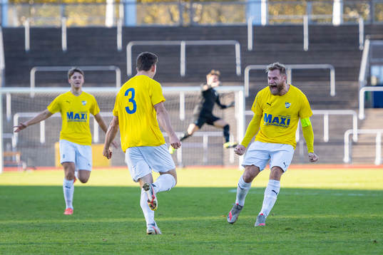 IFK Malmös Emil Jönsson, Elliot Lindquist Nilsson och Martin Johansson jublar efter 2-0