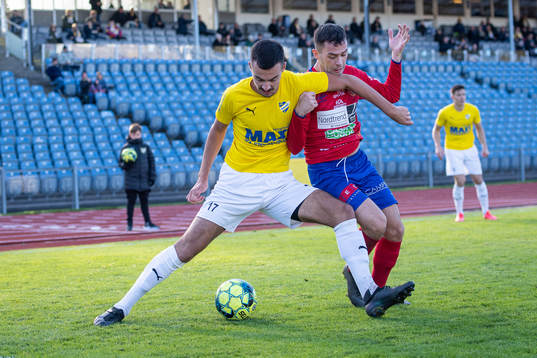 IFK Malmös Luka Petrovic mot Varbergs GIFs Besnik Axhijaj