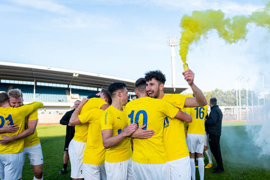 IFK Malmös Gani Bunjaku jublar tillsammans med lagkamrater