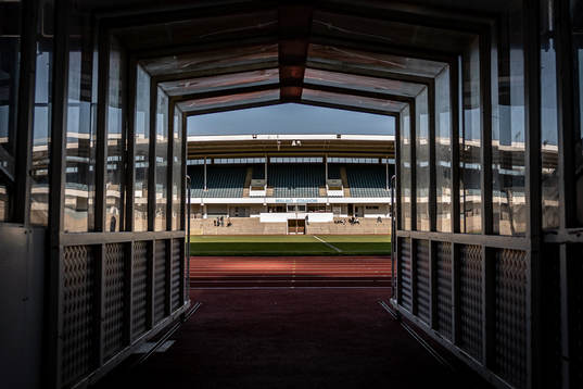 Interiör vy över Malmö Stadion sett från spelartunneln