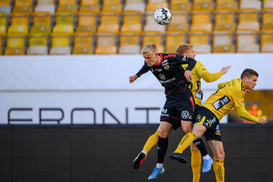 Kalmars Carl Gustafsson och Elfsborgs Sivert Heltne Nilsen