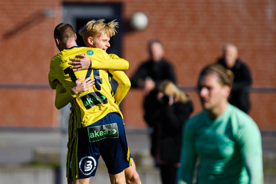 Ängelholms Axel Olsson och Anton Kinnander jublar