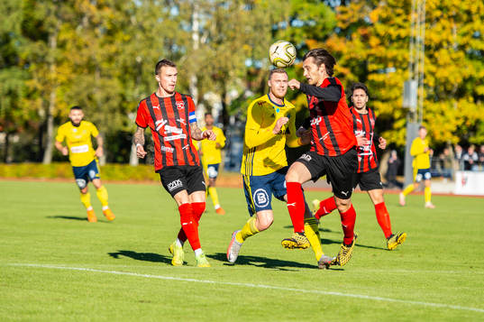 Eslöv Ted Sandberg och Anderas Berg i kamp Anton Kinnander