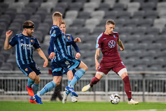 Malmö FFs Sören Rieks mot Djurgårdens Jacob Une Larsson,