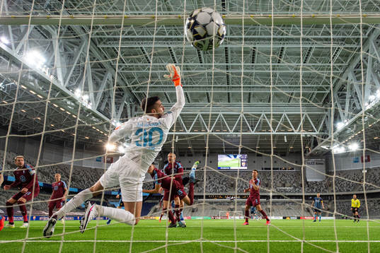 Djurgårdens Fredrik Ulvestad gör 1-2 bakom Malmö FFs målvakt Marko Johansson
