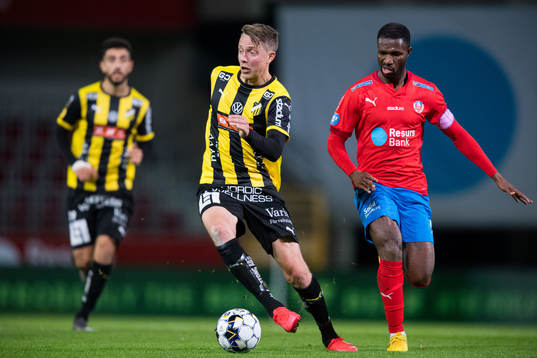 Häckens Viktor Lundberg och Helsingborgs Mohammed Abubakari