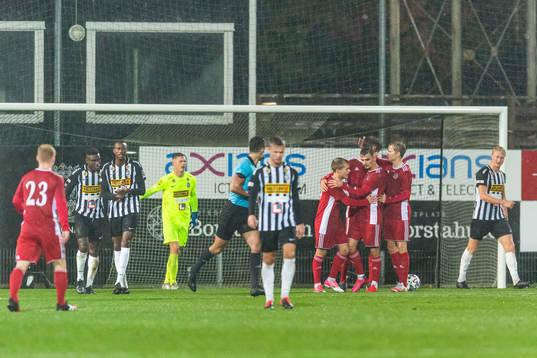 Lindomes spelare jublar efter 0-1