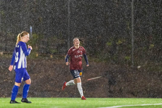 Örgrytes Mikaela Utas jublar efter 3-0
