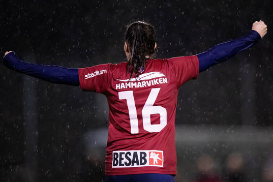 Örgrytes Mikaela Utas jublar efter 2-0