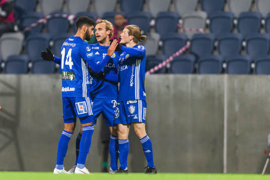 Sundsvalls Oliver Berg jublar med Pontus Engblom och Paya Pichkah efter 0-2