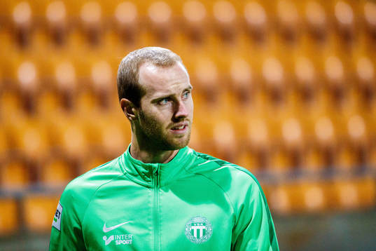 Västerås målvakt Daniel Svensson innan fotbollsmatchen i