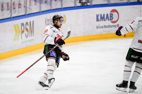 Örebros Jonathan Andersson jublar