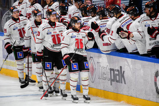 Örebros Jonathan Andersson jublar