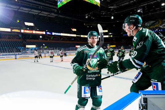 Färjestads Per Åslund och Olle Lycksell  jublar