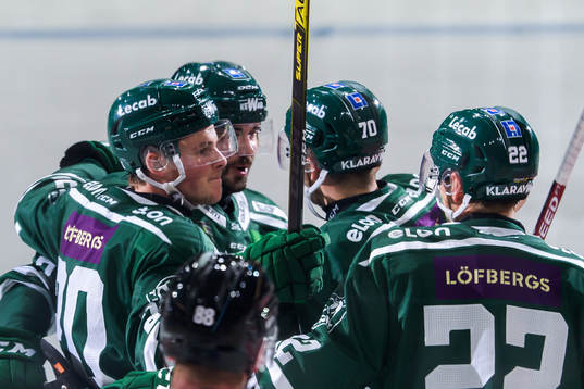 Färjestads Olle Lycksell  jublar