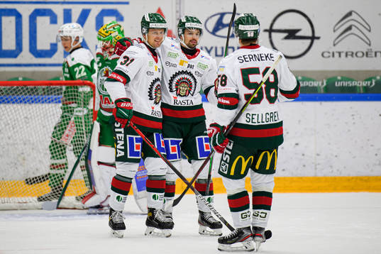 Frölundas Nicklas Lasu, Patrik Carlsson och Jesper Sellgren jublar efter 0-1
