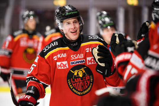 Luleås Arttu Ilomäki jublar