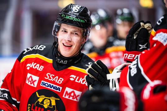 Luleås Arttu Ilomäki jublar