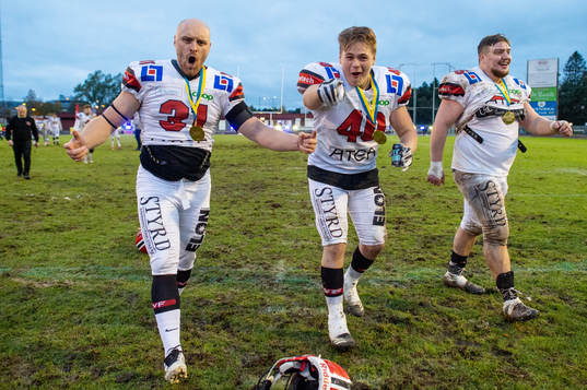 Carlstad Crusaders Robert Bakke King och Alex Gudding jublar