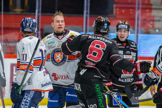 Växjös Ilari Melart i bråk med Örebros Stefan Warg