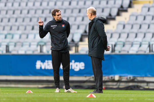 Örgrytes assisterande tränare Johan Elmander och tränare