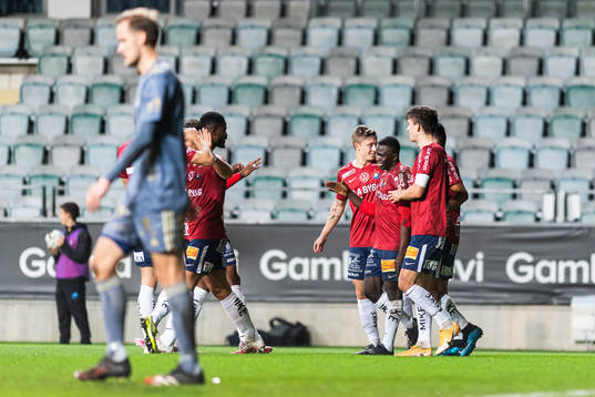 Örgrytes Babacarr Jobe jublar med lagkamrater