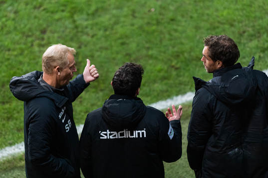 Örgrytes tränare Sören Börjesson, tränare Miguel Beas