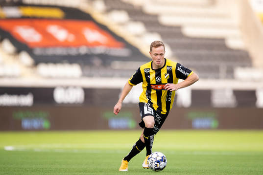 Häckens Adam Andersson framför tomma läktare