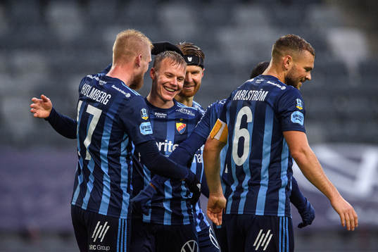 Djurgårdens Kalle Holmberg jublar med Elliot Käck, Jacob Une Larsson och Jesper Karlström efter 1-0