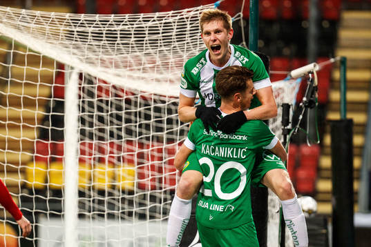 Hammarbys Aron Johansson jublar med Alexander Kacaniklic efter 0-3