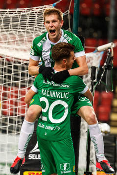Hammarbys Aron Johansson jublar med Alexander Kacaniklic